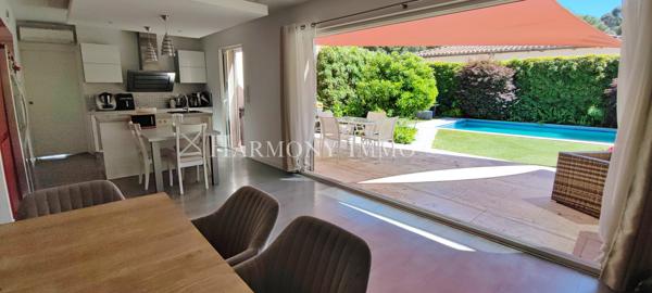 Villa contemporaine T6 de 193m² habitables à 500m de la plage à Sanary-sur-mer 83 110 (Var).