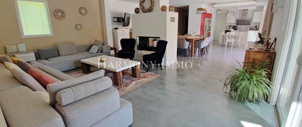 Villa contemporaine T6 de 193m² habitables à 500m de la plage à Sanary-sur-mer 83 110 (Var).