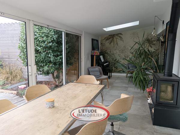 Sainte-Luce-sur-Loire: Maison familiale rénovée avec piscine au cœur du bourg