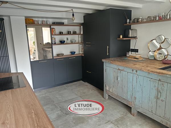 Sainte-Luce-sur-Loire: Maison familiale rénovée avec piscine au cœur du bourg