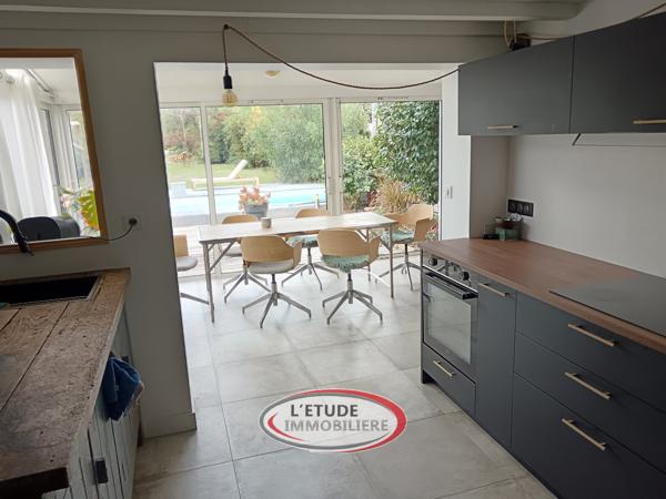 Sainte-Luce-sur-Loire: Maison familiale rénovée avec piscine au cœur du bourg