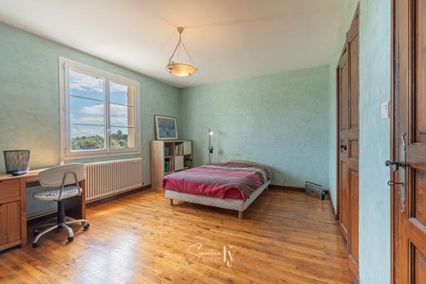 Maison
         8 pièces
        - 187 m² 419 000 € *
