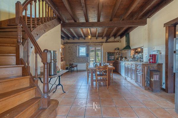 Maison
         8 pièces
        - 187 m² 419 000 € *