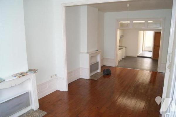 EN EXCLUSIVITE A VENDRE A NIEPPE dans le Nord (59) : IMMEUBLE EN CENTRE VILLE A USAGE D'HABITAT...