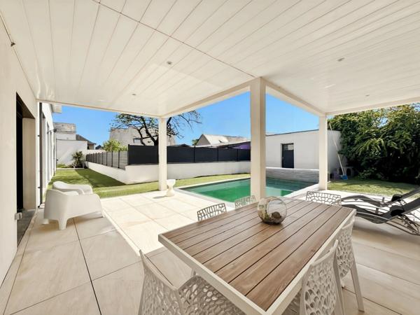 Angers : Maison contemporaine d'architecte de 210 m2 avec piscine et studio indépendant