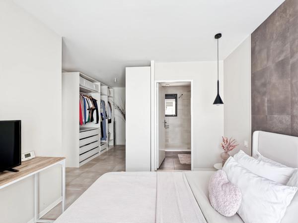 Angers : Maison contemporaine d'architecte de 210 m2 avec piscine et studio indépendant