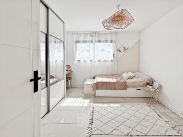 Angers : Maison contemporaine d'architecte de 210 m2 avec piscine et studio indépendant