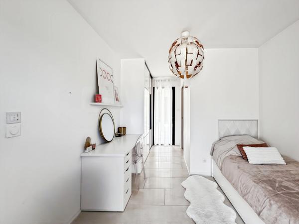 Angers : Maison contemporaine d'architecte de 210 m2 avec piscine et studio indépendant