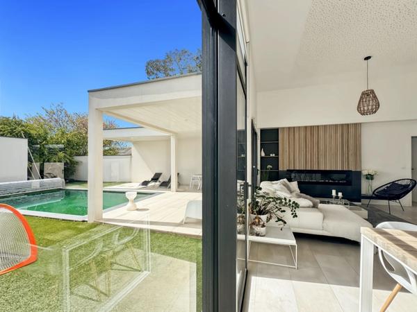 Angers : Maison contemporaine d'architecte de 210 m2 avec piscine et studio indépendant