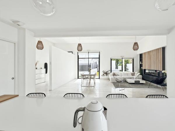 Angers : Maison contemporaine d'architecte de 210 m2 avec piscine et studio indépendant