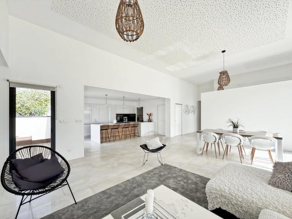 Angers : Maison contemporaine d'architecte de 210 m2 avec piscine et studio indépendant