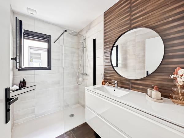 Angers : Maison contemporaine d'architecte de 210 m2 avec piscine et studio indépendant