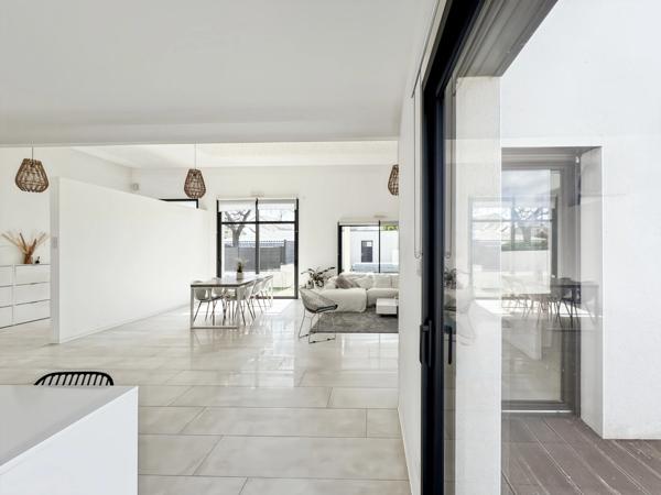 Angers : Maison contemporaine d'architecte de 210 m2 avec piscine et studio indépendant