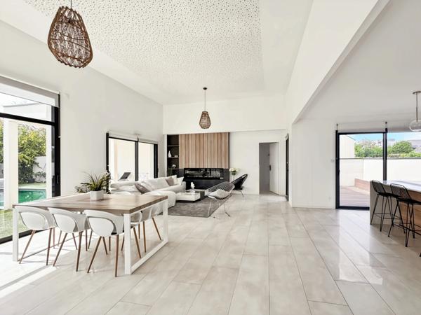 Angers : Maison contemporaine d'architecte de 210 m2 avec piscine et studio indépendant