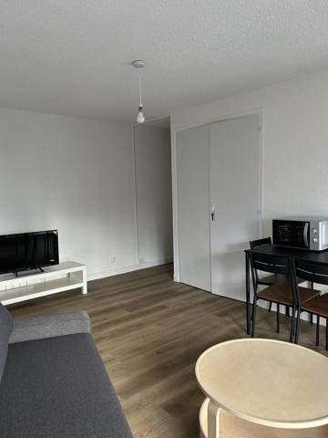 1 pièce 21.8 m² 1 pièce POITIERS Plateau, Rue Carnot, Studio Meublé