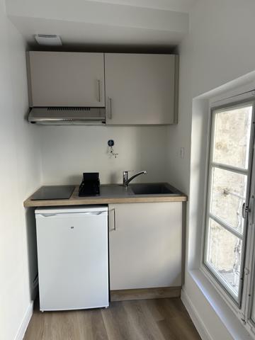 1 pièce 21.8 m² 1 pièce POITIERS Plateau, Rue Carnot, Studio Meublé