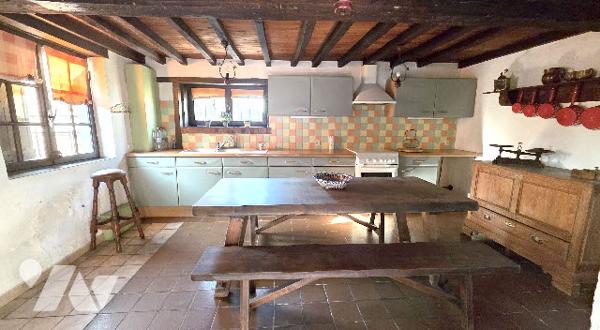 SEMI INDIVIDUELLE PLEINE DE CHARME A RENOVER