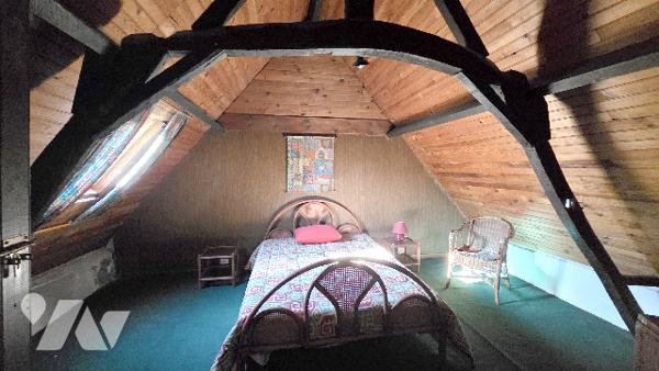 SEMI INDIVIDUELLE PLEINE DE CHARME A RENOVER