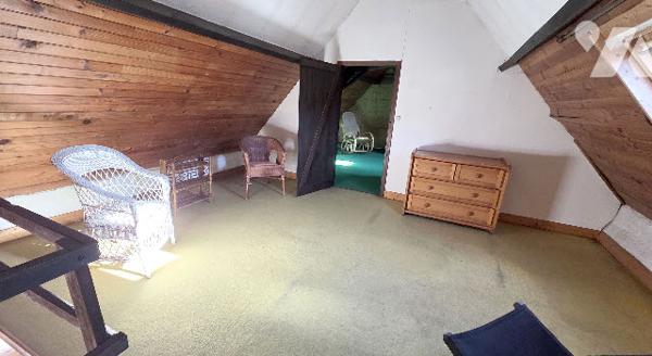 SEMI INDIVIDUELLE PLEINE DE CHARME A RENOVER