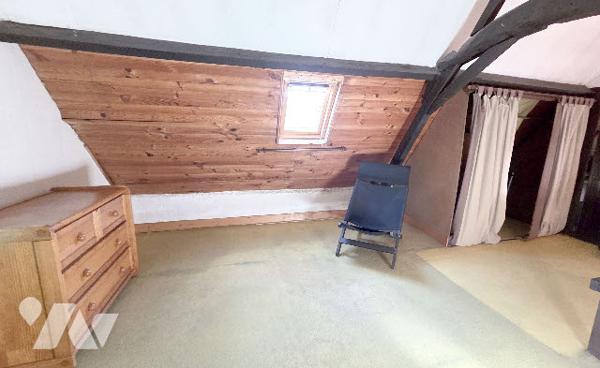 SEMI INDIVIDUELLE PLEINE DE CHARME A RENOVER