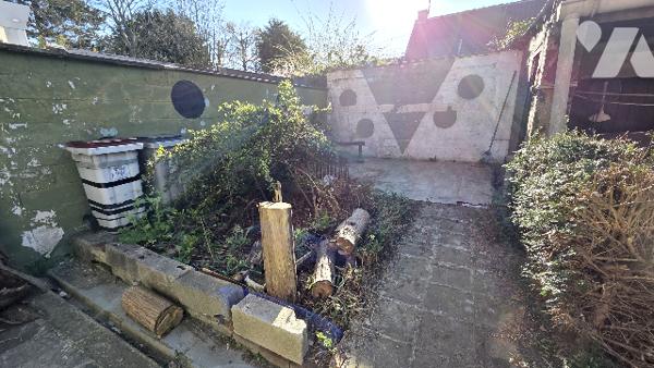 SEMI INDIVIDUELLE PLEINE DE CHARME A RENOVER