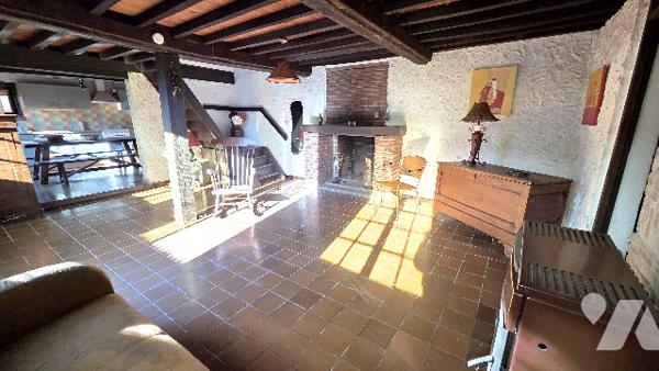 SEMI INDIVIDUELLE PLEINE DE CHARME A RENOVER