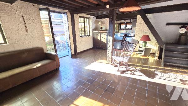 SEMI INDIVIDUELLE PLEINE DE CHARME A RENOVER