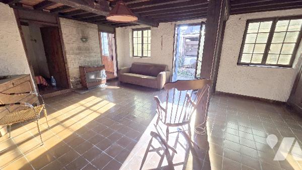 SEMI INDIVIDUELLE PLEINE DE CHARME A RENOVER