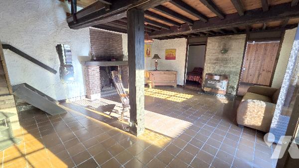 SEMI INDIVIDUELLE PLEINE DE CHARME A RENOVER