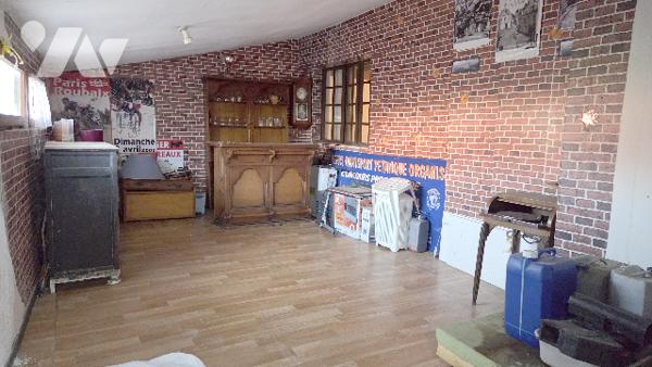 SEMI INDIVIDUELLE PLEINE DE CHARME A RENOVER