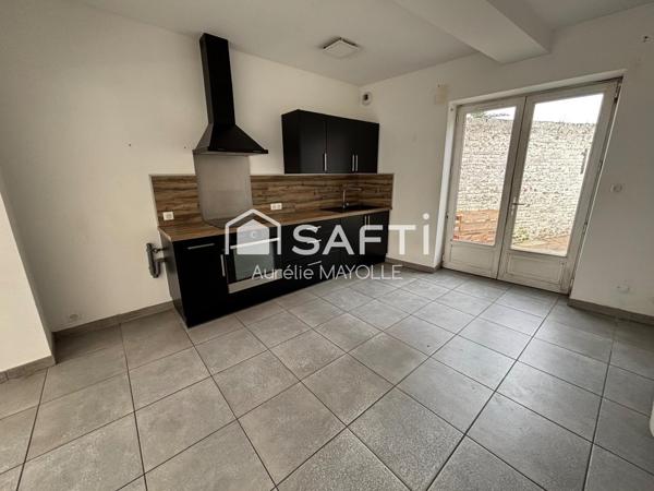 Maison de ville semi individuelle, 2 chambres, cours et garage