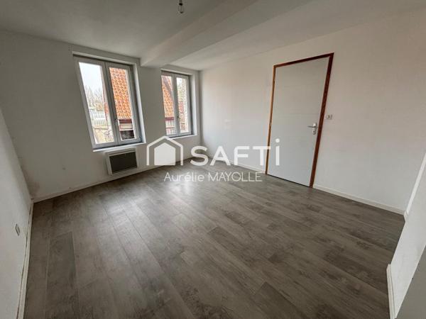 Maison de ville semi individuelle, 2 chambres, cours et garage