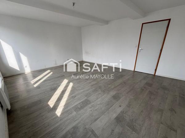 Maison de ville semi individuelle, 2 chambres, cours et garage