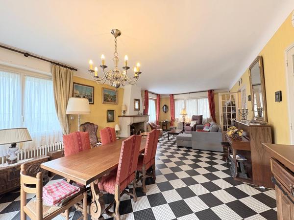 Talence (33400) TALENCE PEIXOTTO – MAISON FAMILIALE 155 M² – 4 CHAMBRES – BUREAU – JARDIN – DOUBLE GARAGE – PROCHE TRAM ET BUS