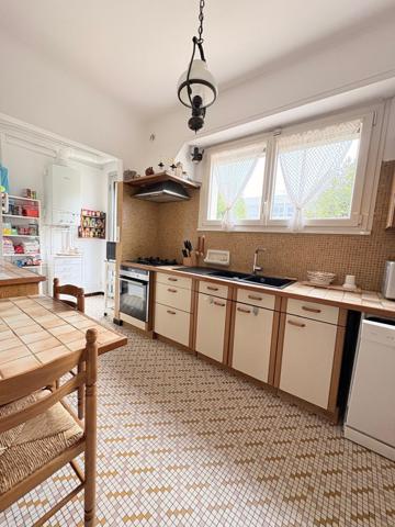 Talence (33400) TALENCE PEIXOTTO – MAISON FAMILIALE 155 M² – 4 CHAMBRES – BUREAU – JARDIN – DOUBLE GARAGE – PROCHE TRAM ET BUS