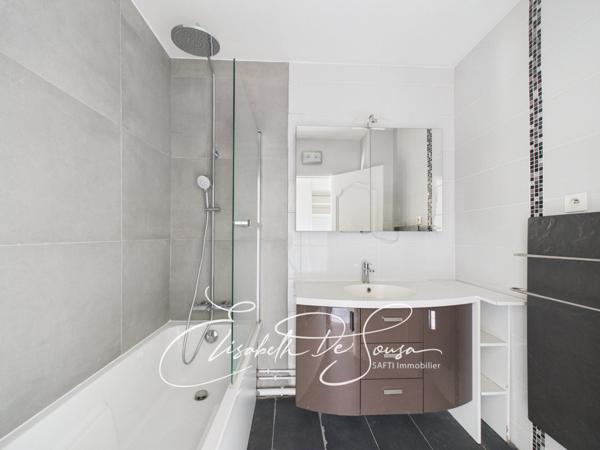 À 450 m du métro Maisons-Alfort Stade (ligne 8)