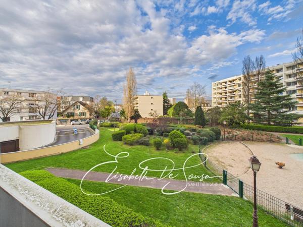 À 450 m du métro Maisons-Alfort Stade (ligne 8)