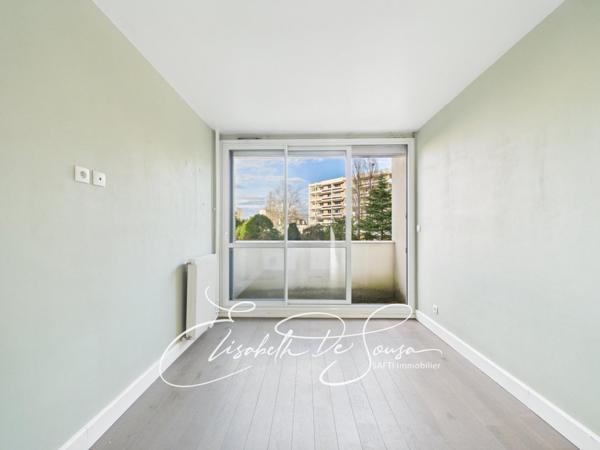 À 450 m du métro Maisons-Alfort Stade (ligne 8)