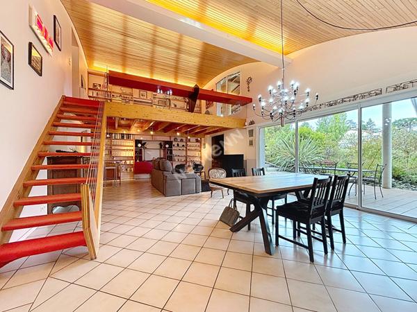 Belle maison d'Architecte avec piscine dans un environnement naturel à Montauban secteur Le Fau