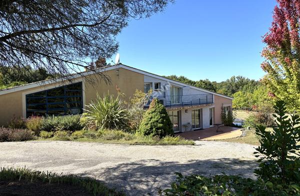 Belle maison d'Architecte avec piscine dans un environnement naturel à Montauban secteur Le Fau