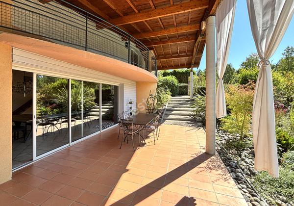 Belle maison d'Architecte avec piscine dans un environnement naturel à Montauban secteur Le Fau