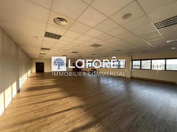 Achat local commercial près de LA CHATAIGNERAIE - 6475 m² - 5 288 000 €