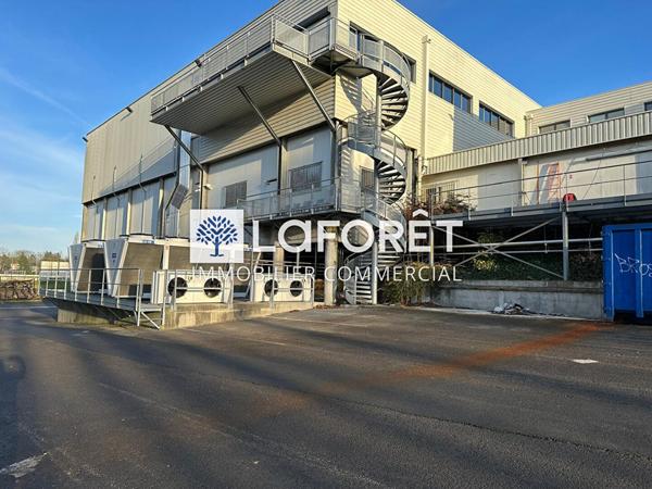 Achat local commercial près de LA CHATAIGNERAIE - 6475 m² - 5 288 000 €