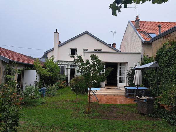 A DEUX PAS DU CENTRE VILLE: LE CHARME ET L'ESPACE REUNIS