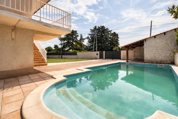 Maison 5 Pièces de 92 m2 avec piscine et garages à Laboutarié 81120