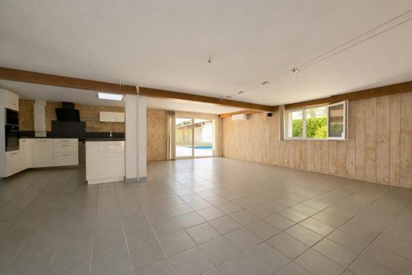 Maison 5 Pièces de 92 m2 avec piscine et garages à Laboutarié 81120