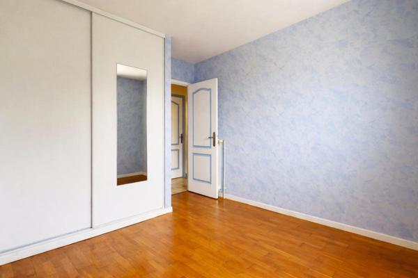 Maison 5 Pièces de 92 m2 avec piscine et garages à Laboutarié 81120
