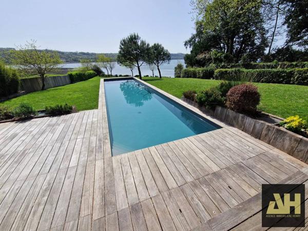 EXCEPTIONNEL- PROXIMITÉ BREST- CADRE PRIVILÉGIÉ POUR CETTE BELLE MAISON AU BORD DE L'EAU AVEC PISCINE - RARE