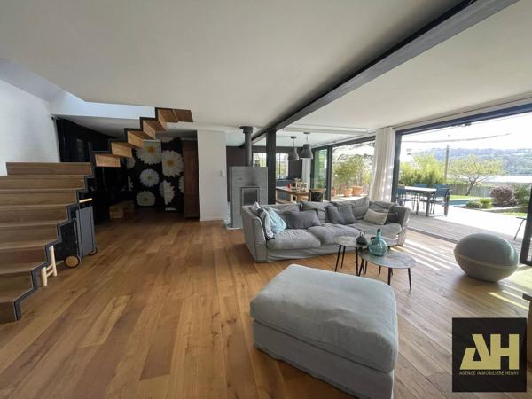 EXCEPTIONNEL- PROXIMITÉ BREST- CADRE PRIVILÉGIÉ POUR CETTE BELLE MAISON AU BORD DE L'EAU AVEC PISCINE - RARE