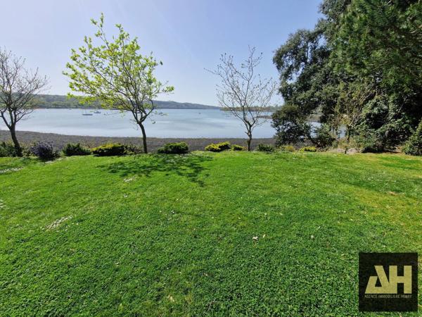 EXCEPTIONNEL- PROXIMITÉ BREST- CADRE PRIVILÉGIÉ POUR CETTE BELLE MAISON AU BORD DE L'EAU AVEC PISCINE - RARE